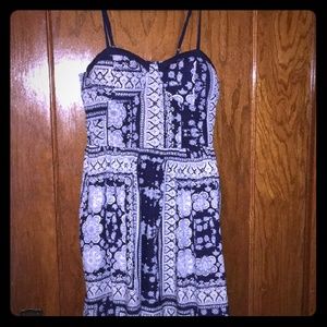 Spaghetti strap dress. Navy and white.